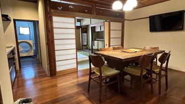 客室内のダイニングエリア / 32