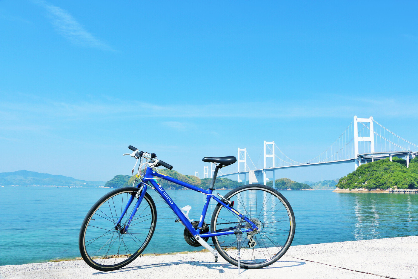 愛媛県 青空のしまなみ海道と自転車