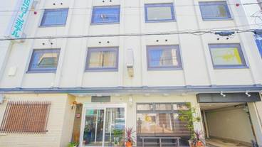 施設の正面 / 2