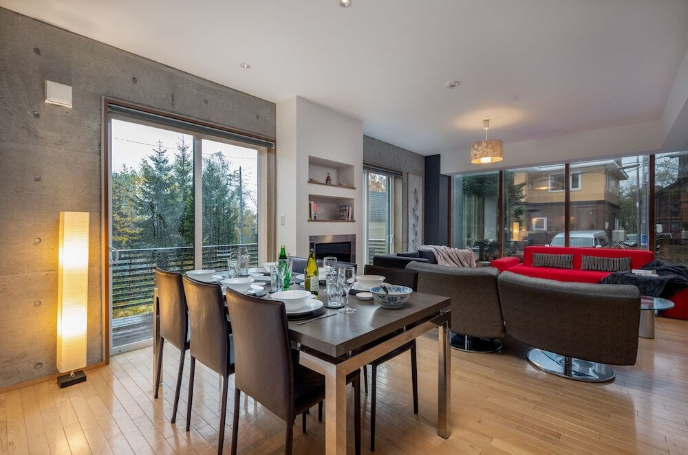 客室内のダイニングエリア