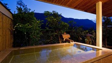 屋外スパ浴槽 / 1