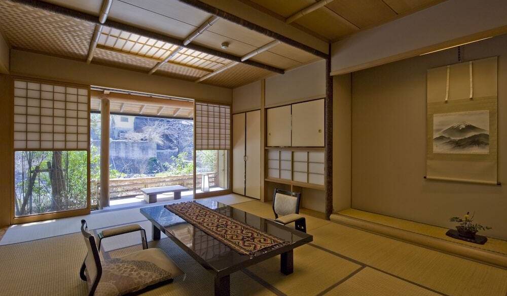 和室 12畳＋月見台テラス / 3