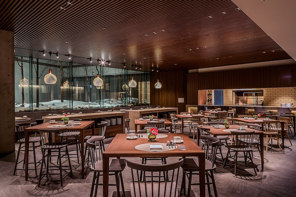 ゲレンデに直結。高級スキーリゾートでウェルネス体験3928180