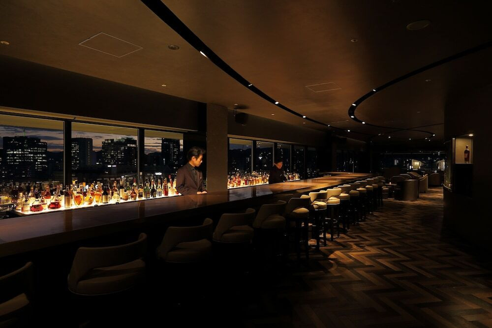 夜景を眺めながらしっとりバータイム4374437