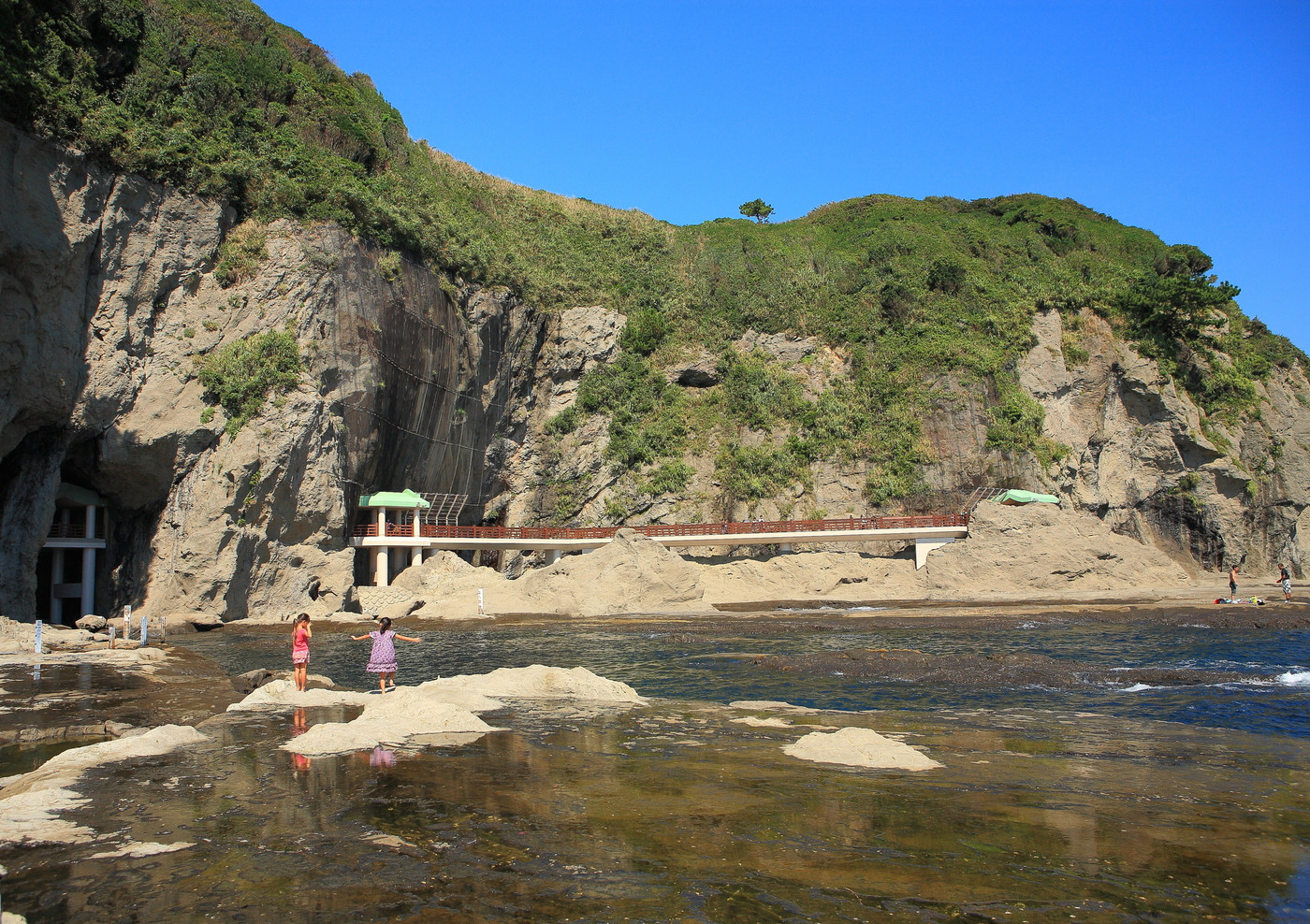 江の島稚児ヶ淵