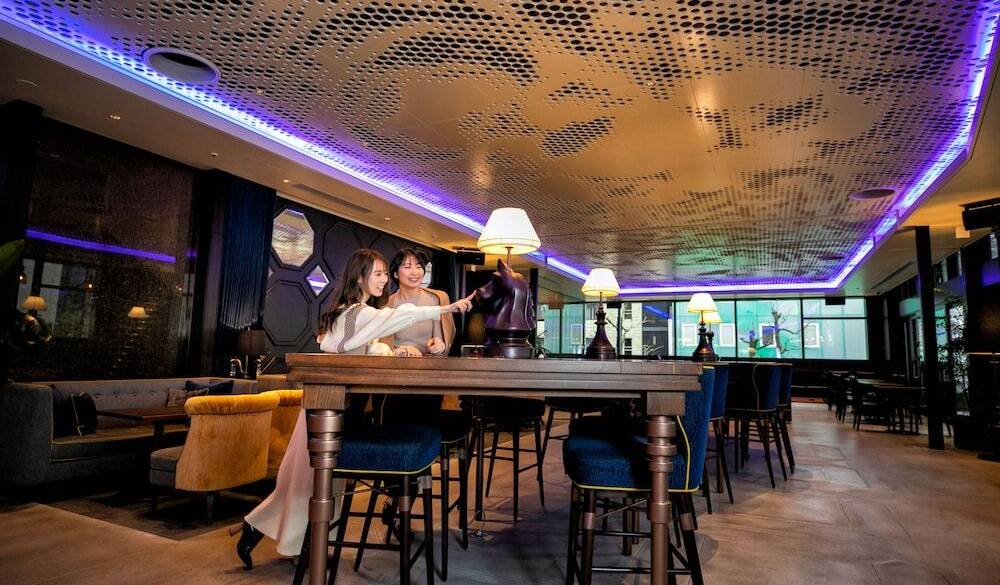 ラウンジで
旅立ち前の朝コーヒー / 3