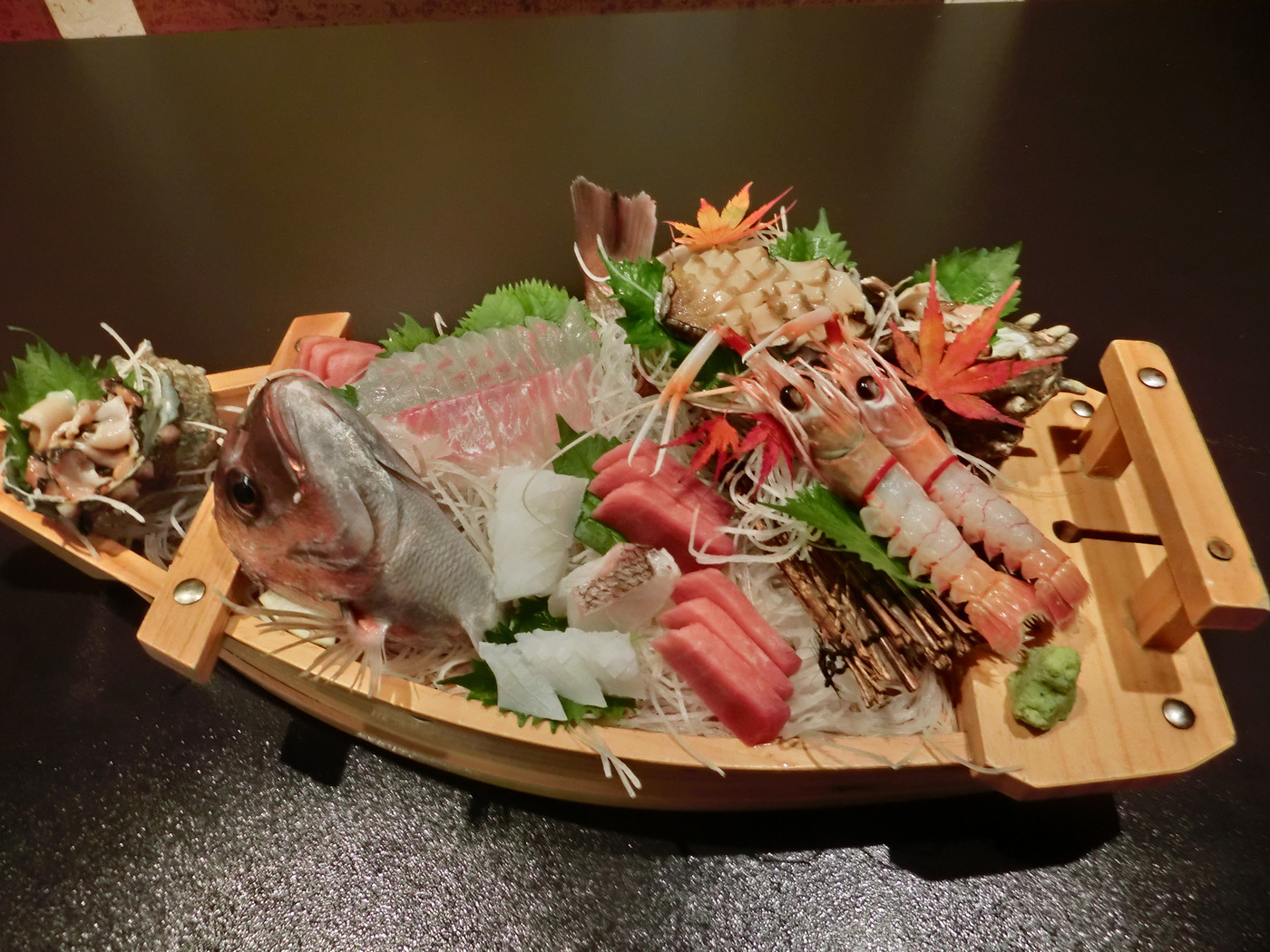 新鮮な海の幸を味わい、源泉かけ流し温泉を楽しむ全7室の宿4070439