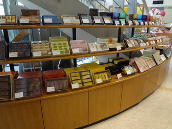 「ロイズ ふと美工場直売店」内観 834231 