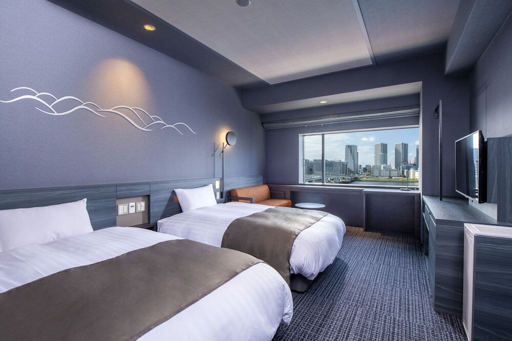 コンセント類は枕元に集中