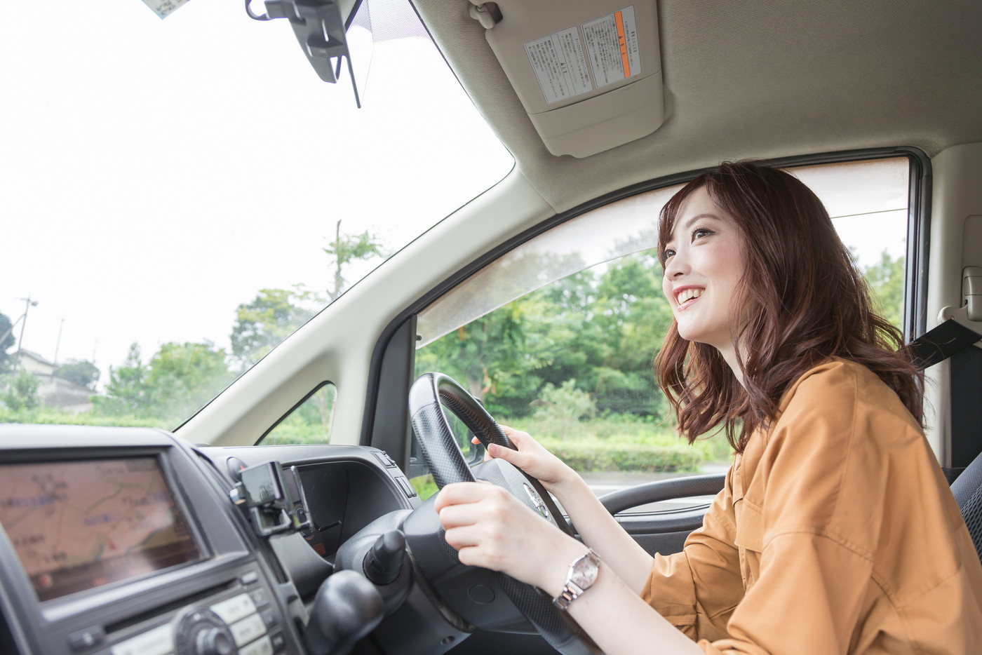 若い女性 運転
