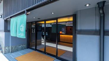 施設の入り口 / 11