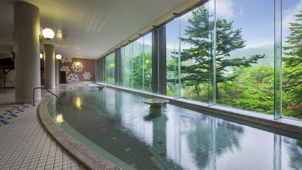 食塩泉の湯船 / 3