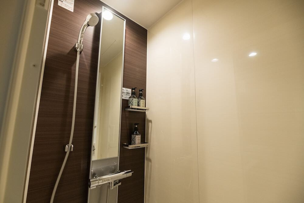 バスルームのシャワー