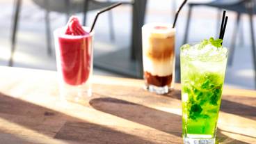 カフェのドリンクと店内 / 8