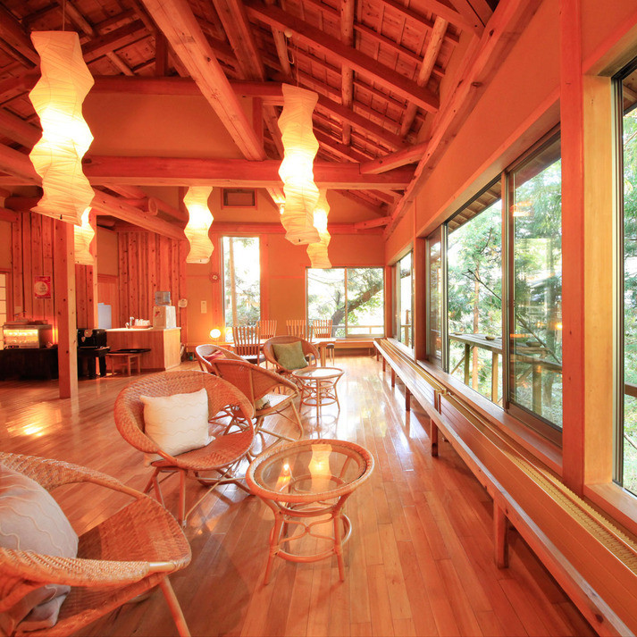 ラウンジ 小とりサロン2