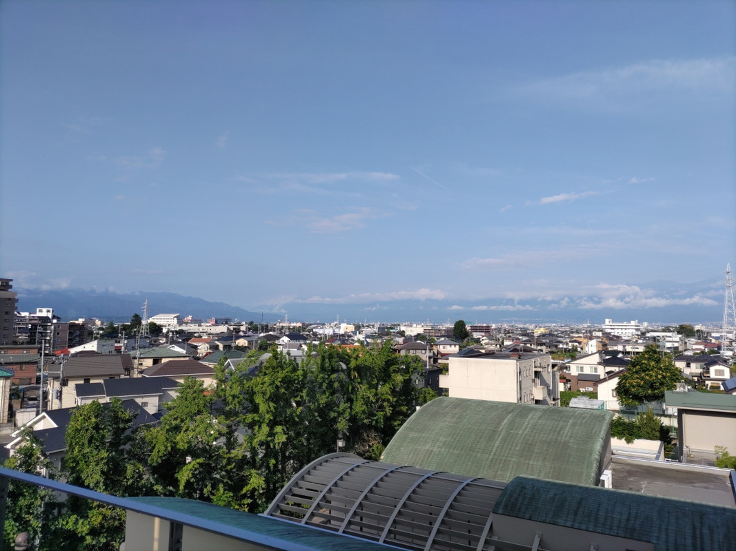 部屋からは南アルプス連峰が眺められる