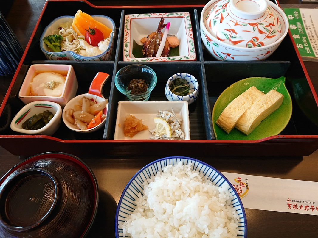 朝食