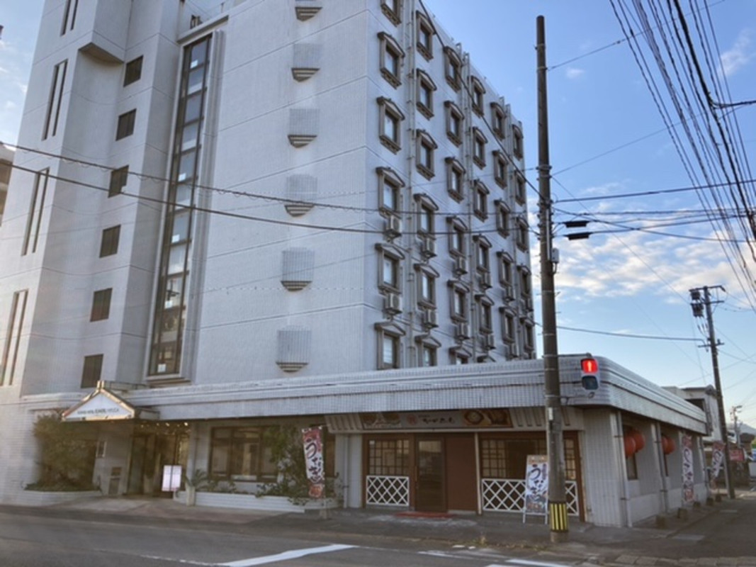 ホテル1階がレストラン(居酒屋)です。