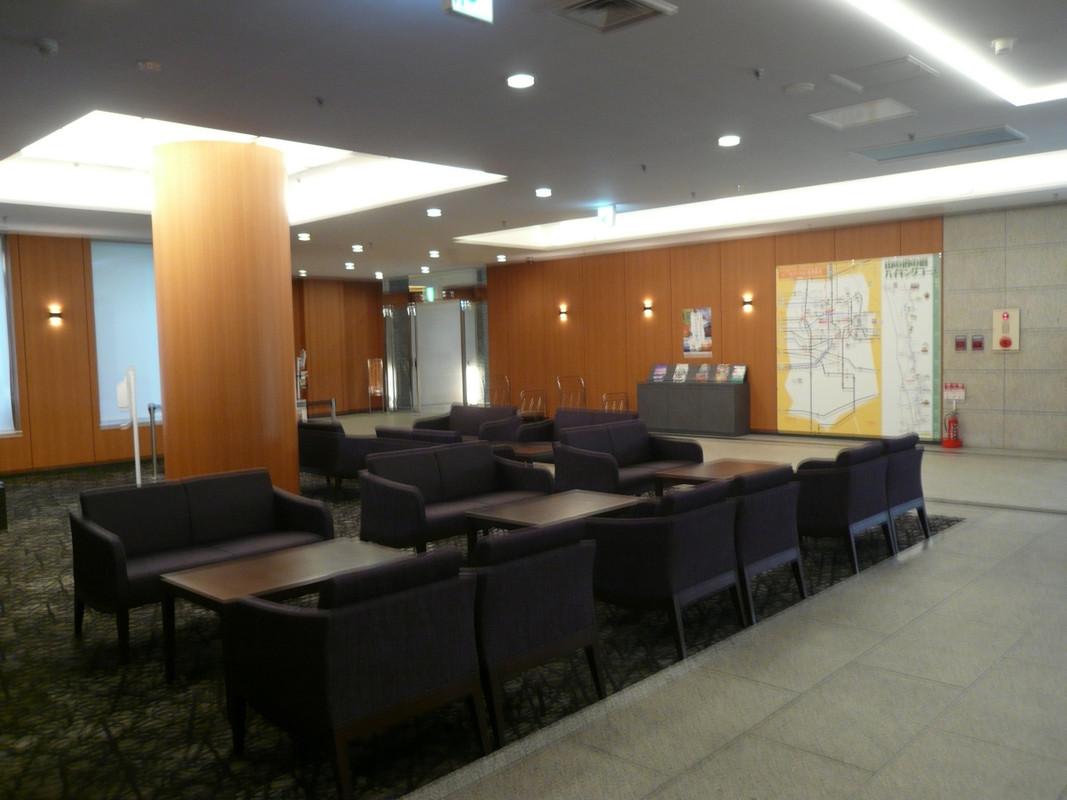 １階　ロビーもそれなりにご立派