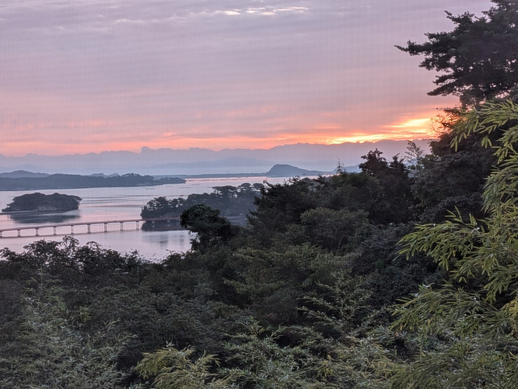 お部屋から朝焼けが見れました。