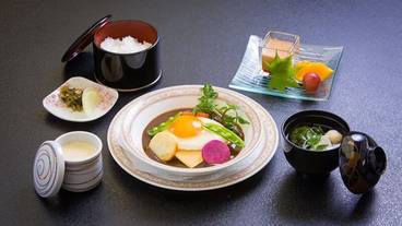 食事・飲み物 / 3