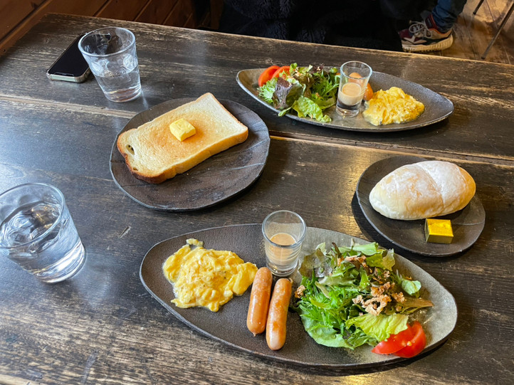 「サンタヒルズ」 料理 199687008 モーニンは敷地内のカフェkomorebiでいただきます♪