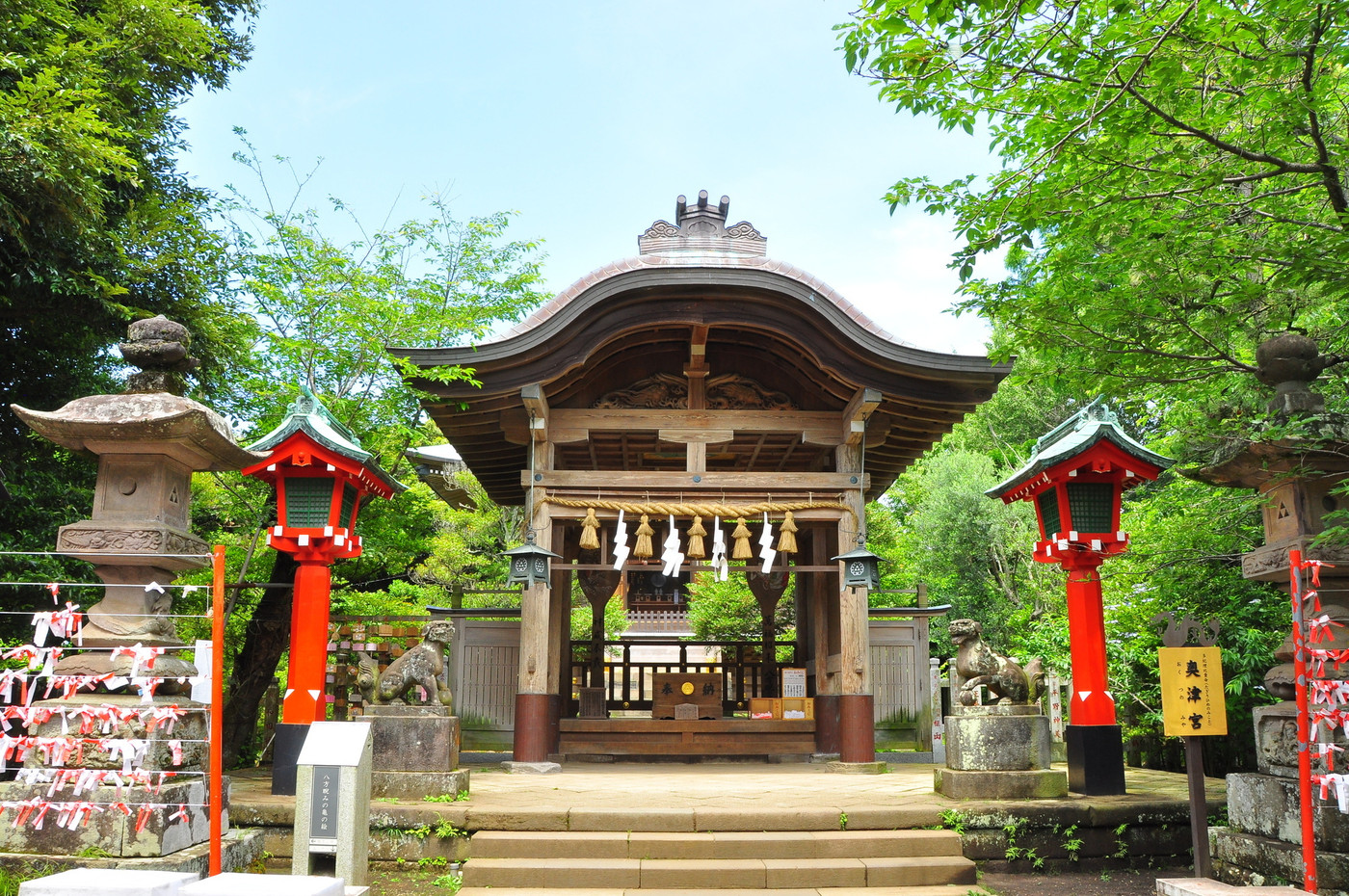 江の島 江島神社境内の奥津宮社殿