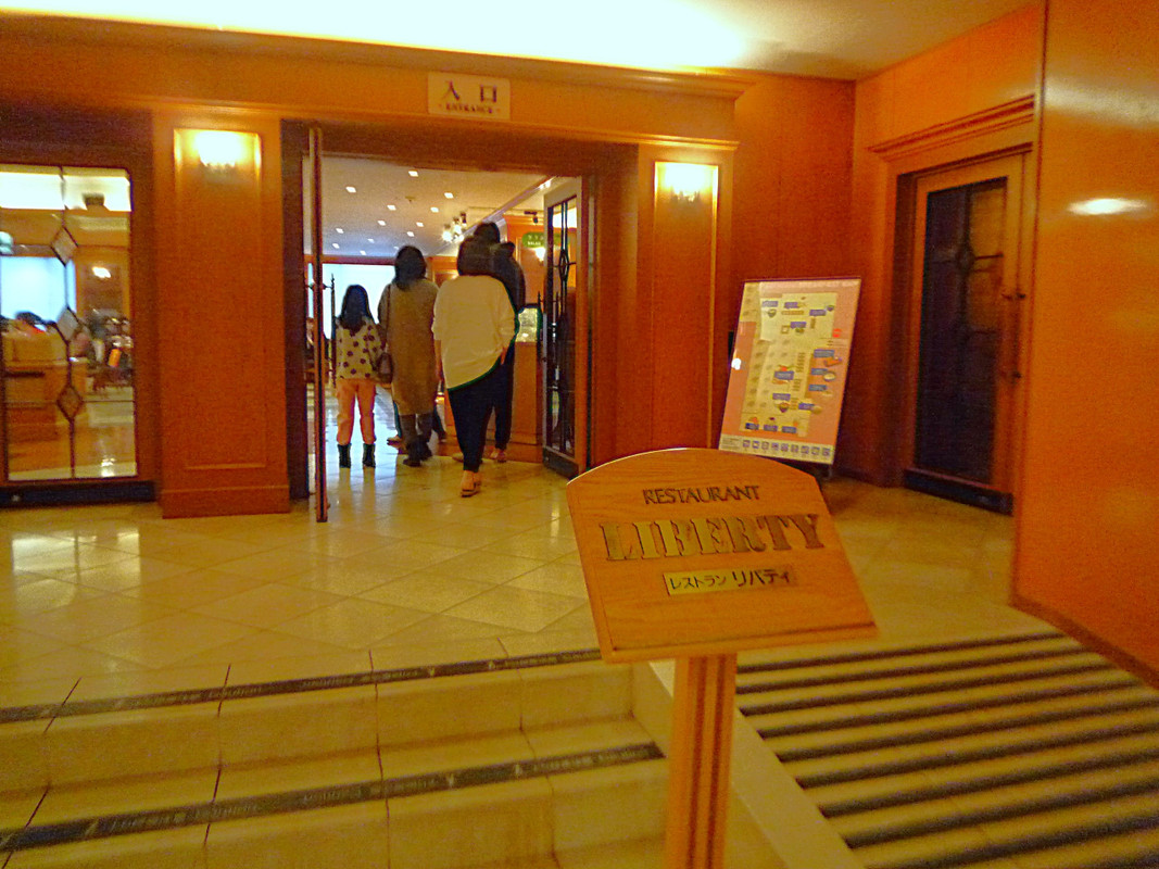 ３階ブッフェスタイル・リバティ