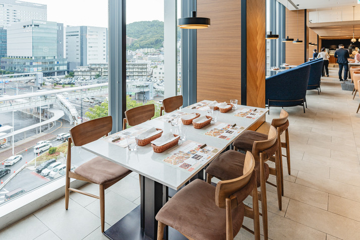 眺めのよい朝食会場