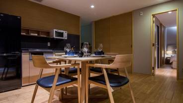 客室内のダイニングエリア / 14