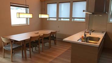 客室内のダイニングエリア / 14