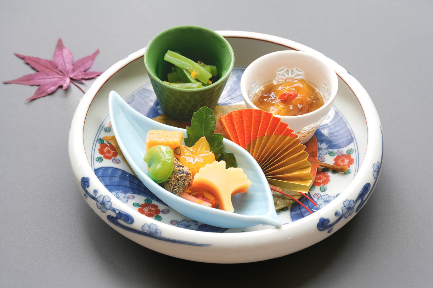 貸し切りのお宿で、一人の優雅な時間を過ごす3966539