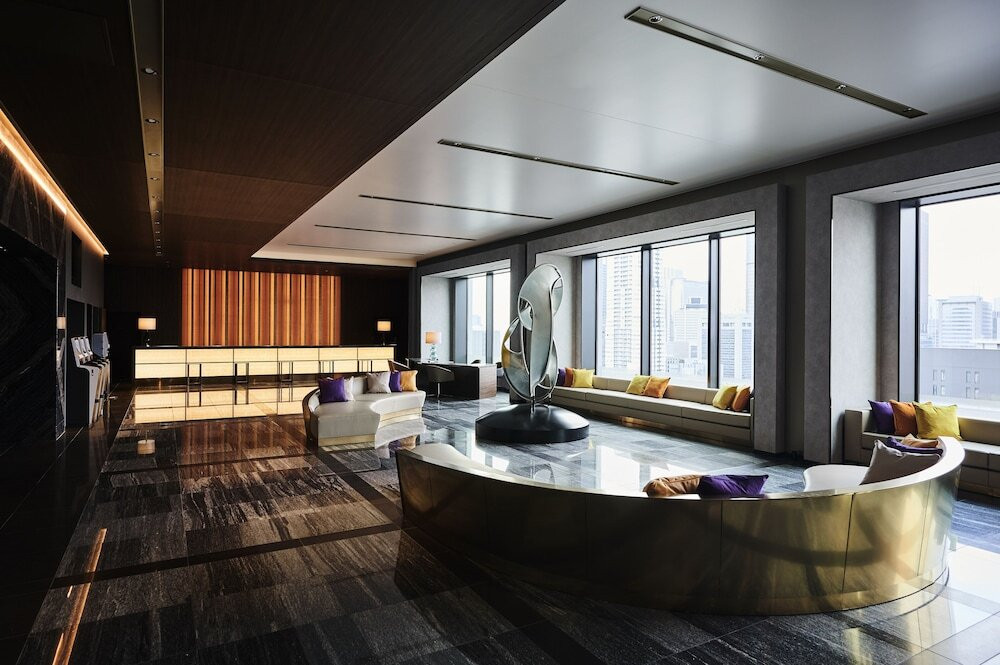 ロビー・フロント