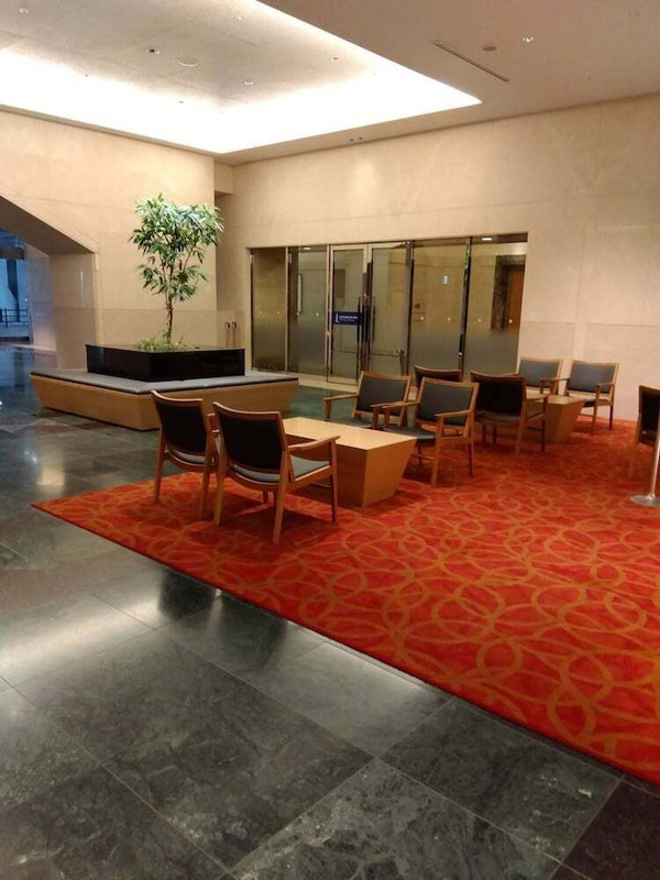 フロント