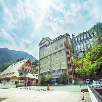 都会の喧騒から離れて、落ち着いた空間へ3524630