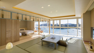 桜特別室 (ツインルーム＋12畳和室) オーシャンビュー