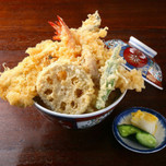 老舗天ぷら屋「土手の伊勢屋」でボリューム満点の天丼を食べよう！