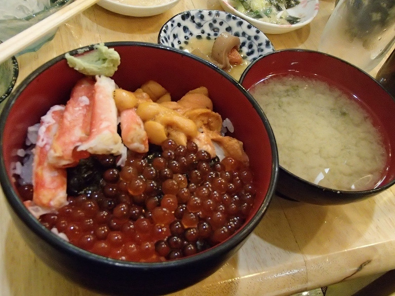「朝市の味処 茶夢」料理 75845 函館丼（１６００円）