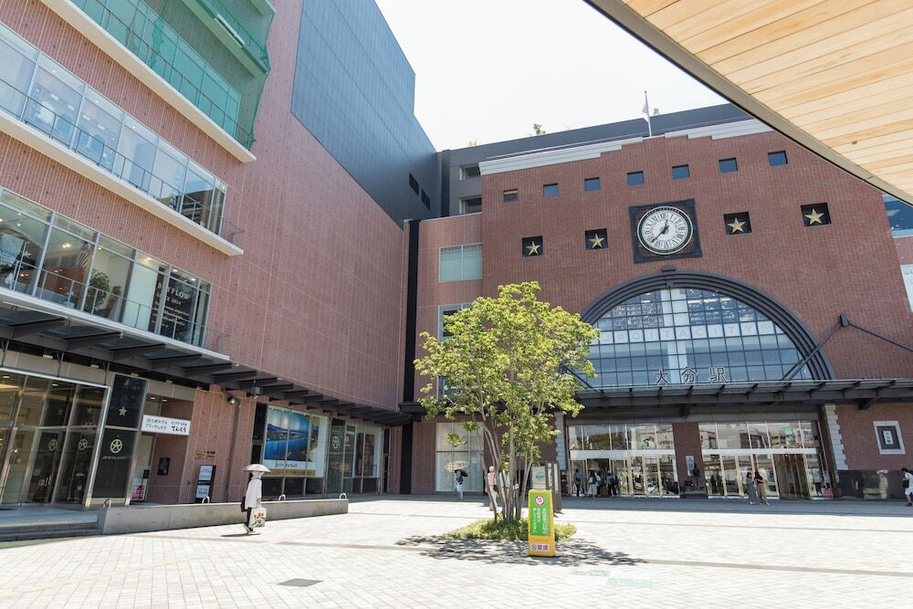 JR大分駅とホテル外観