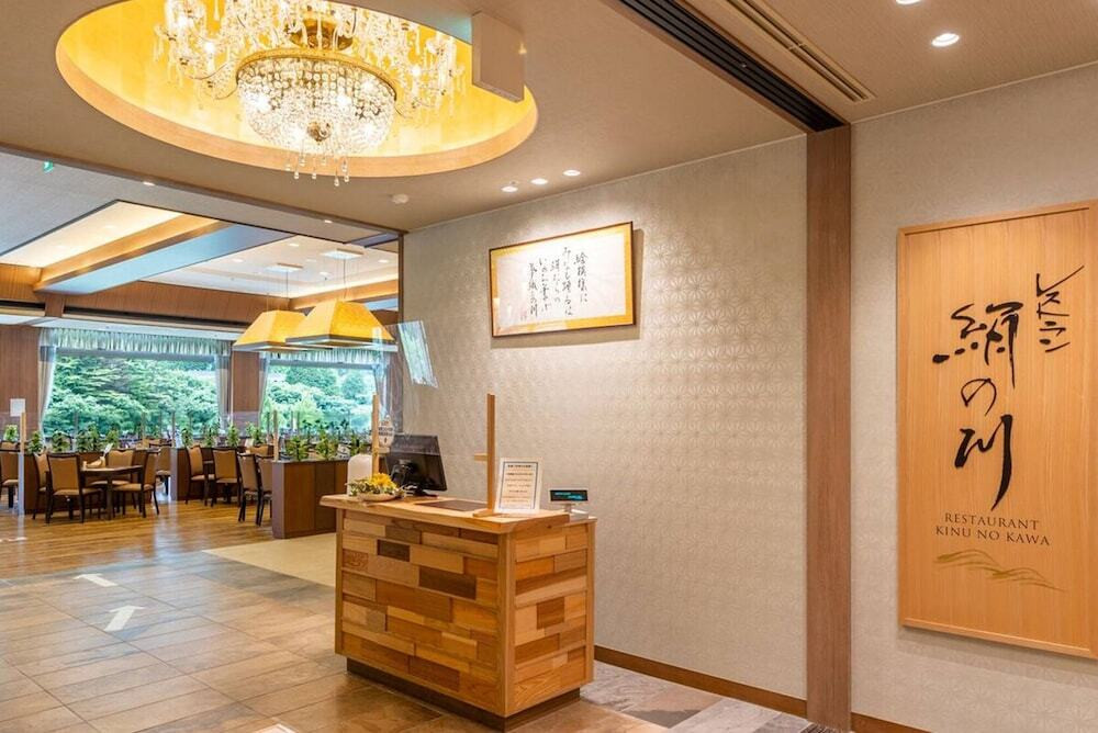 レストラン絹の川③