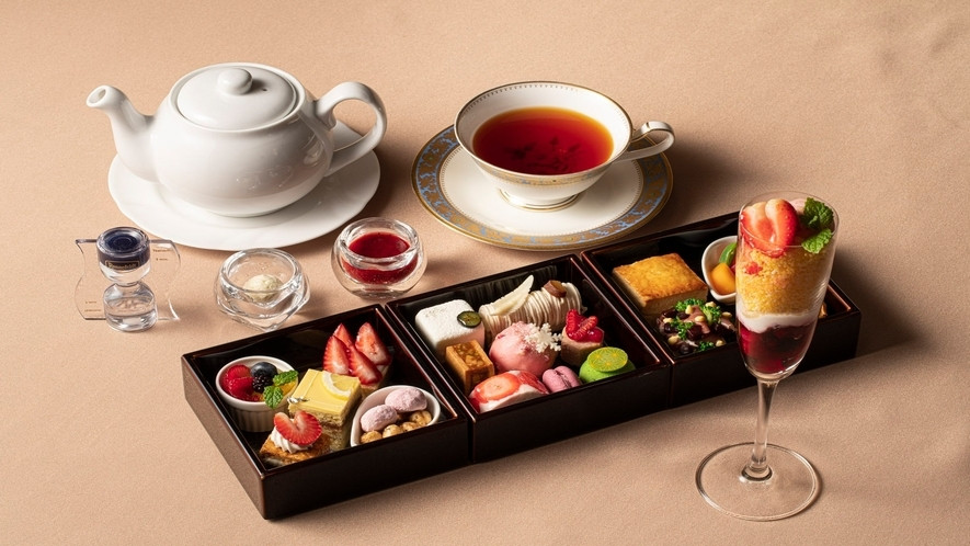 お重といっしょにパフェもどうぞ♪満足感の高いアフタヌーンティーセット3530148