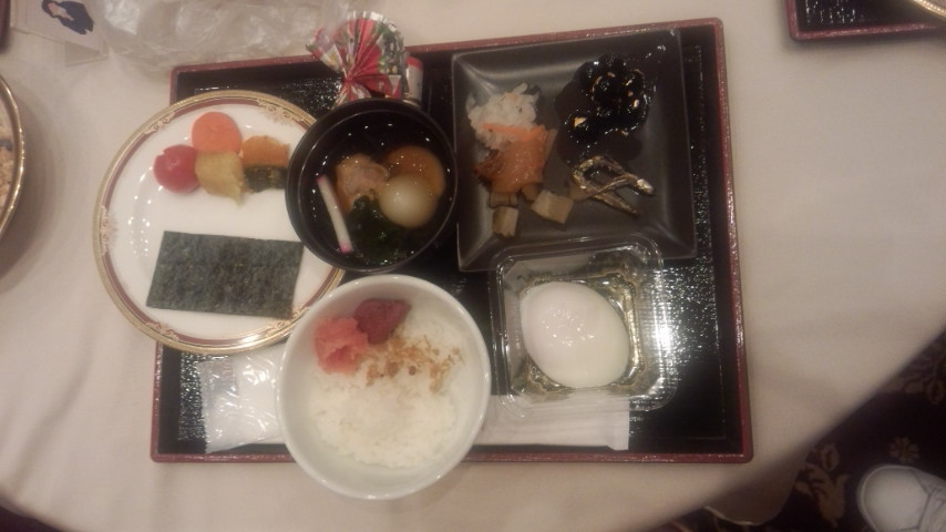 朝食ブッフェの一例です。正月料理が用意されていました。