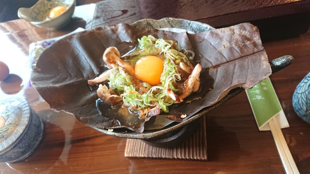 「料理旅館みずかみ」 料理 141693165 朝ごはんの朴葉味噌。卵が乗っているので、なかなか温まりません。