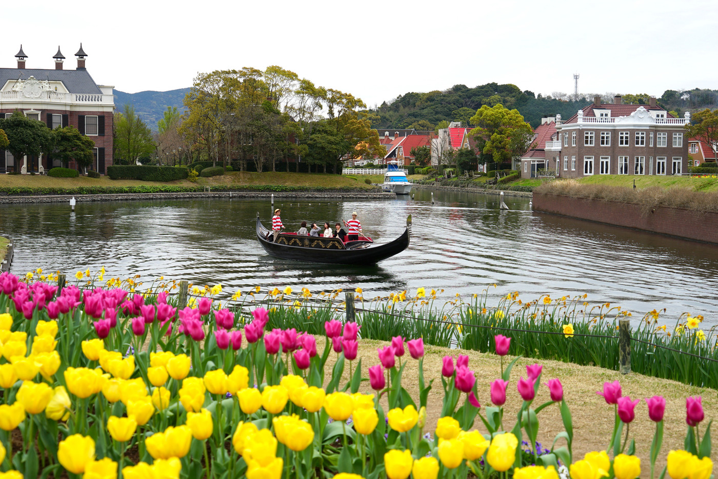 ランチ後は、ゴンドラで街をゆったり遊覧2006028