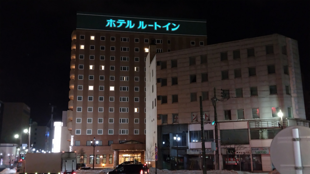 ホテル外観（夜）