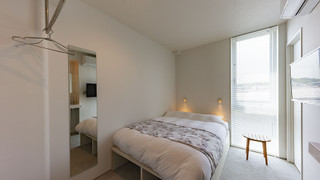 ベーシック ダブルルーム ダブルベッド 1 台 (チェックインは22時30分まで) 禁煙