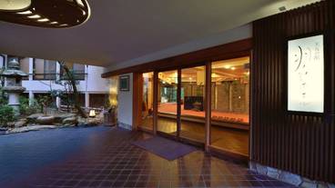 施設の入り口 / 24