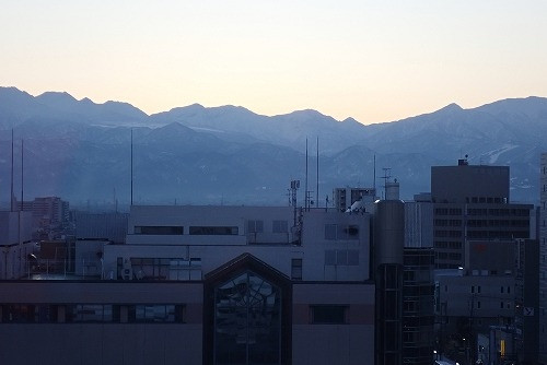 朝、立山の朝焼け