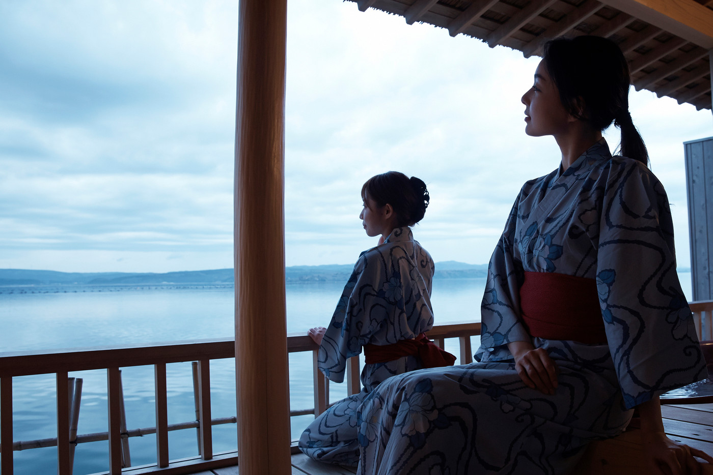 露天風呂 浴衣の女性達