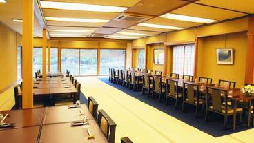 屋内結婚式場 / 4